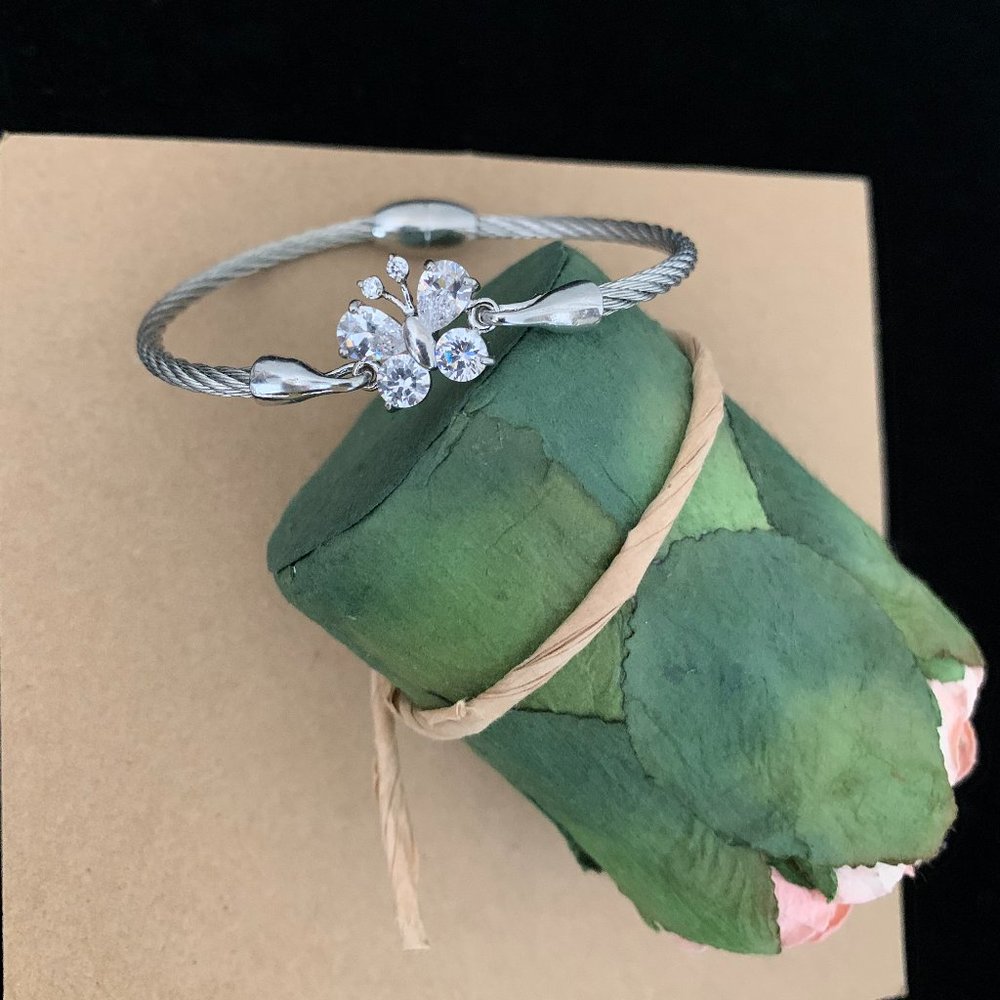 NWOT Crystal Butterfly Cable Bangle